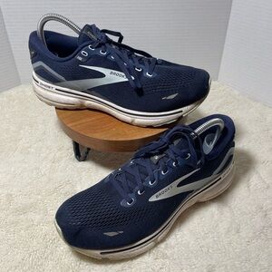 Brooks Dark Blue Athletic Sneakers